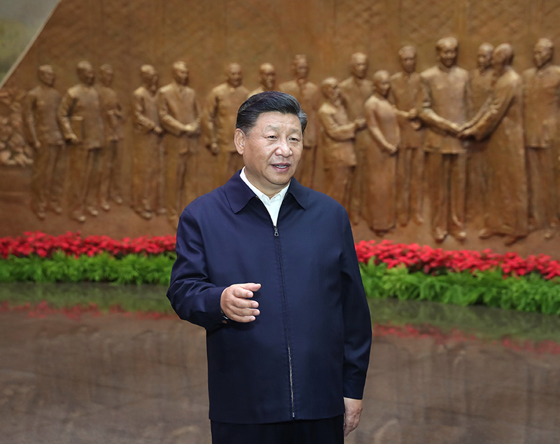 9月12日，中共中央總書記、國(guó)家主席、中央軍委主席習(xí)近平視察中共中央北京香山革命紀(jì)念地。這是習(xí)近平在香山革命紀(jì)念館參觀《為新中國(guó)奠基》主題展覽，并發(fā)表重要講話。