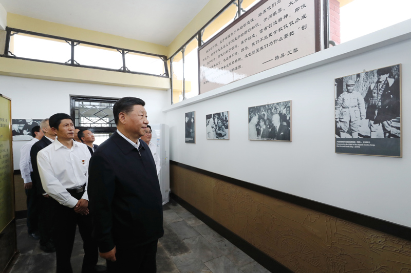 8月19日至22日，中共中央總書記、國家主席、中央軍委主席習近平在甘肅考察。這是20日下午，習近平在張掖市山丹培黎學校參觀學校創(chuàng)辦人路易·艾黎故居。